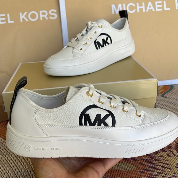 MICHAEL KORS SHEA LACE UP
FAUX LEATHER
49R4SHFS1L
Fashion Sneakers - Picture 15 of 16